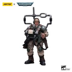 Warhammer 40,000 : Figurine JoyToy - Vétéran de l'escadron de commandement Astra Militarum Cadian avec Master Vox (échelle 1/18) Précommande