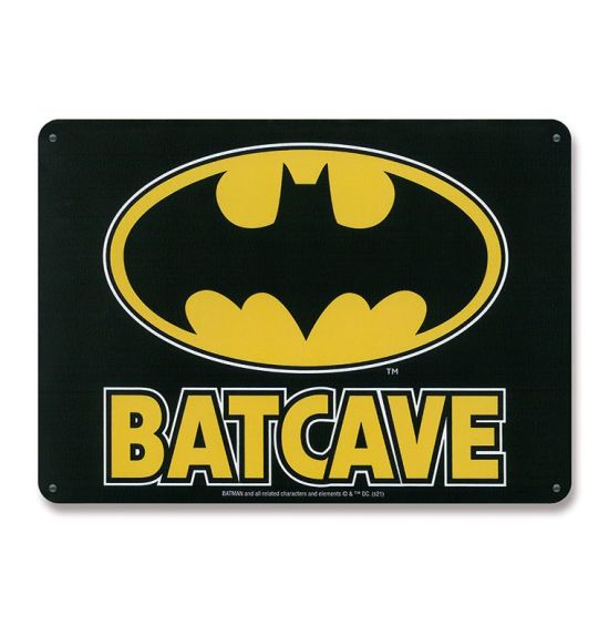 DC Comics : Plaque en étain Batcave (15 x 21 cm) Précommande