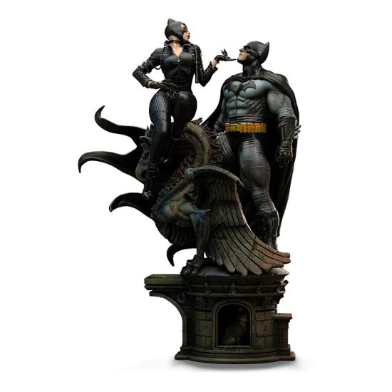 DC Comics: Batman & Catwoman 1/6 Diorama (51cm) Preorder