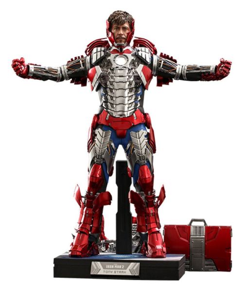 Iron Man 2 : Figurine d'action chef-d'œuvre du film Tony Stark (version Mark V Suit Up) Deluxe 1/6 (31 cm) Précommande