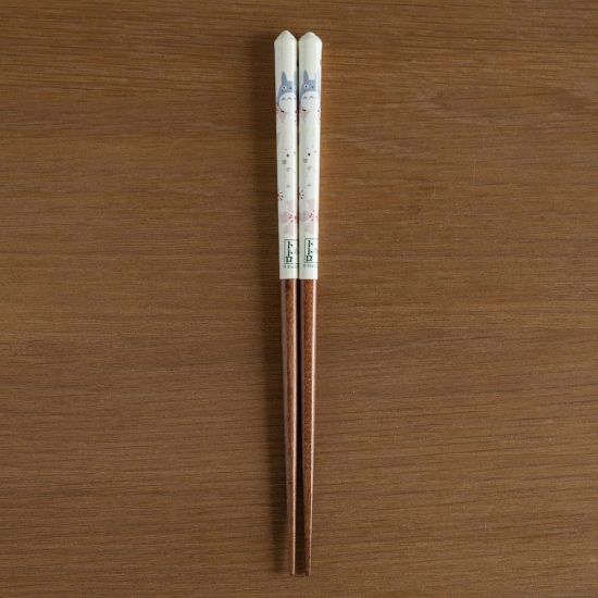 Studio Ghibli: My Neighbor Totoro Lacquered Chopsticks Cherry Tree (21cm) Preorder