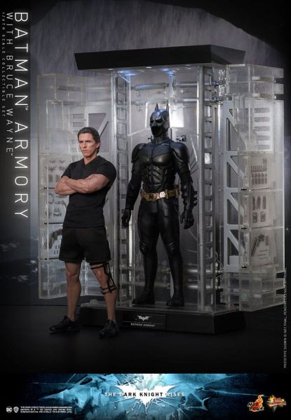 The Dark Knight Rises: Batman Armory met Bruce Wayne Movie Masterpiece Actiefiguren & Diorama 1/6 (30cm) Pre-order