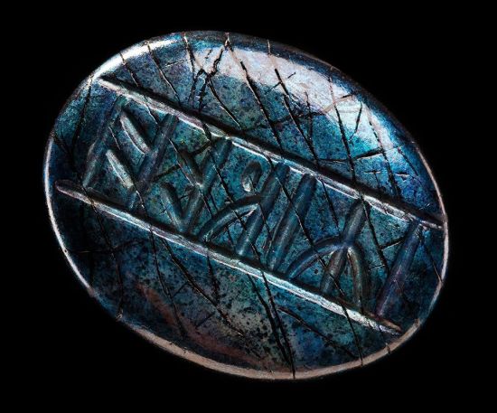 The Hobbit: Kili's Rune Stone The Desolation of Smaug Prop Replica