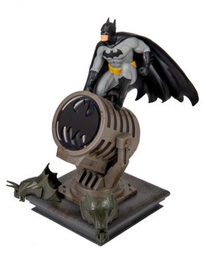 Batman: Lighting Up Gotham Figurine Light Preorder